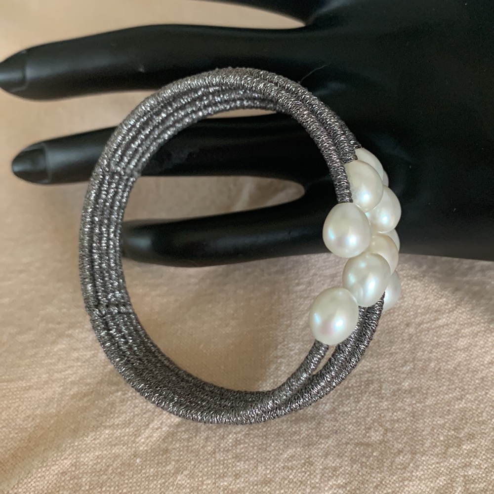 Pearl bangle bracelet - Picture 8 of 8